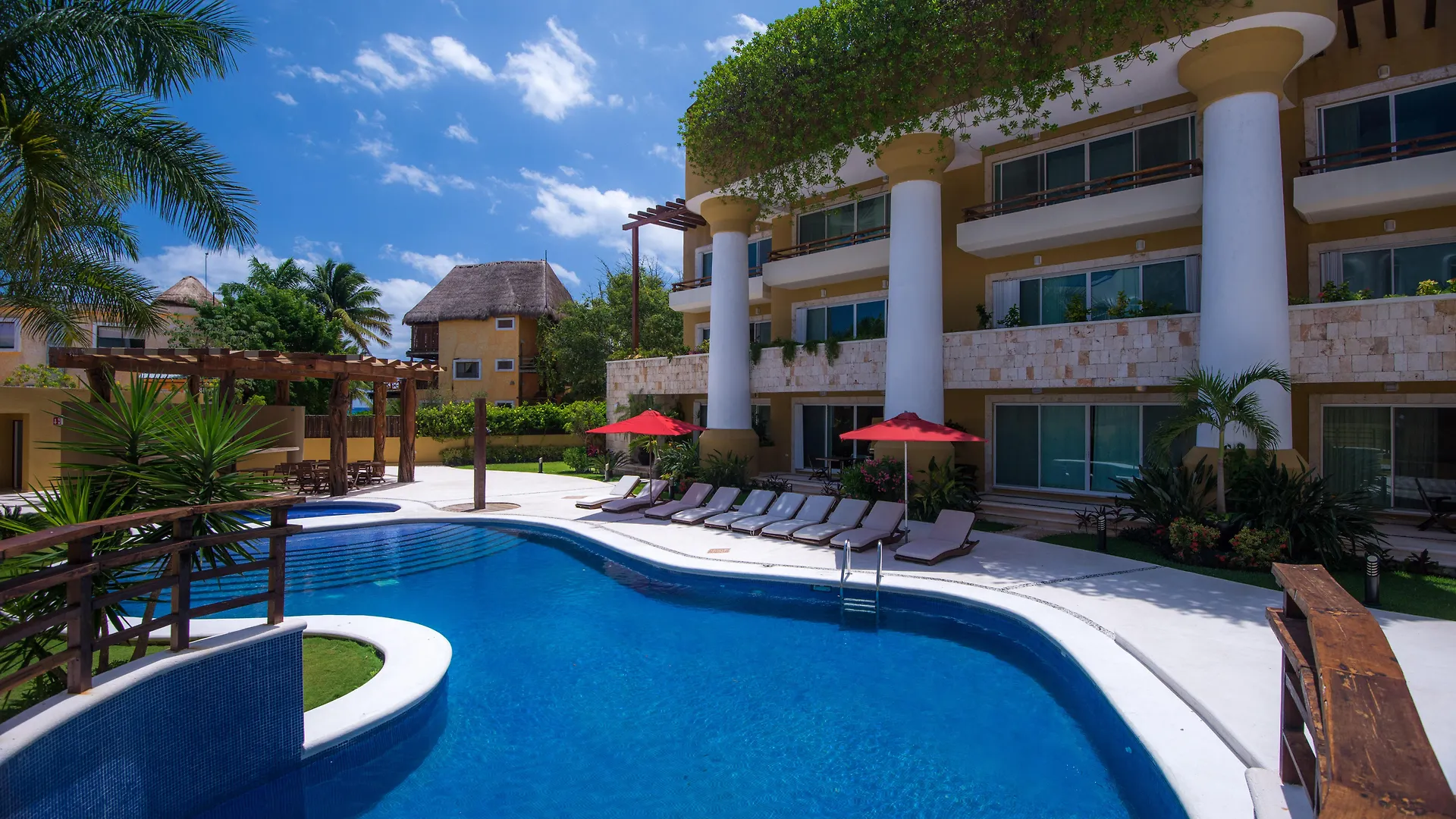 Pueblito Escondido by Mistik Vacation Rentals Playa del Carmen